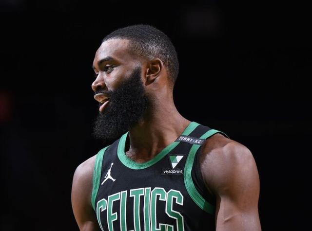 且在主场更 且在主场更